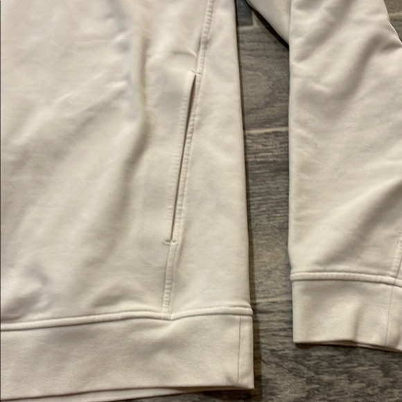 Lululemon Men's Cream Hoodie - Picture 7 of 10